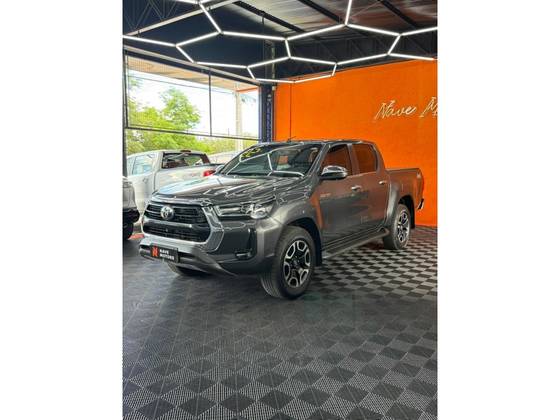 TOYOTA HILUX 2.8 D-4D TURBO DIESEL CD SRX 4X4 AUTOMÁTICO